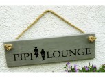 Pipi Lounge, Betonschild grau